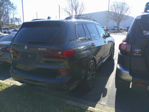 Used 2022 BMW X7 M50i w/ Dynamic Handling Package image 12