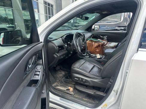 Used 2022 Chevrolet Traverse High Country w/ LPO, Floor Liner Package AWD/4WD image 5