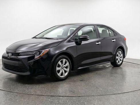 Used 2025 Toyota Corolla LE FWD image 3
