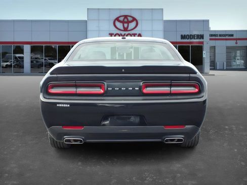 Used 2021 Dodge Challenger SXT image 5