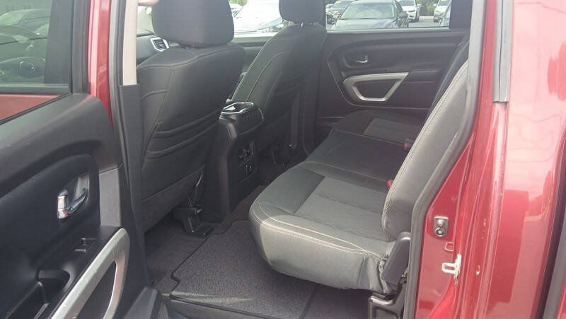 Used 2017 Nissan Titan SV AWD/4WD image 9