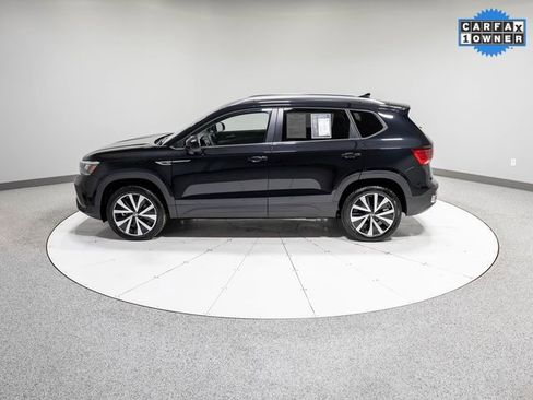 Used 2024 Volkswagen Taos SE image 32