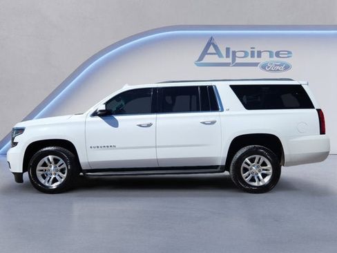 Used 2018 Chevrolet Suburban LT image 2