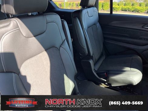 New 2025 Jeep Grand Cherokee L Altitude image 24