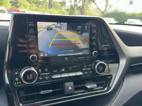 Used 2020 Toyota Highlander Limited AWD/4WD image 23