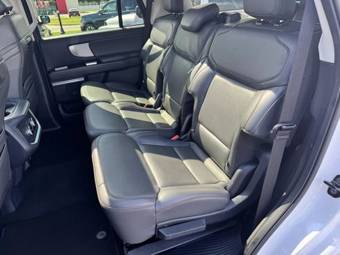 Used 2025 Ford Expedition Active AWD/4WD image 6