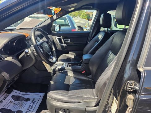 Used 2019 Land Rover Discovery Sport SE AWD/4WD image 8