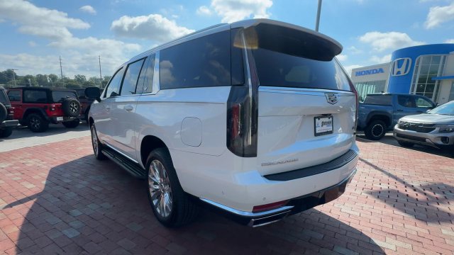 Used 2024 Cadillac Escalade ESV Premium Luxury RWD image 9