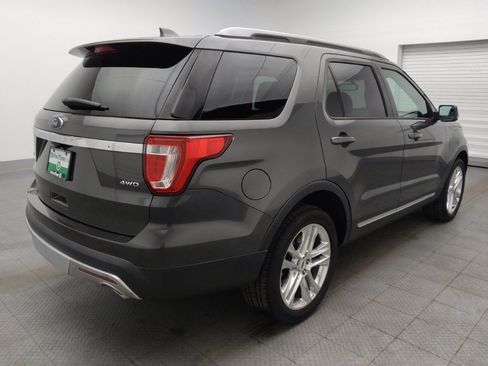 Used 2017 Ford Explorer XLT w/ Equipment Group 202A AWD/4WD image 9