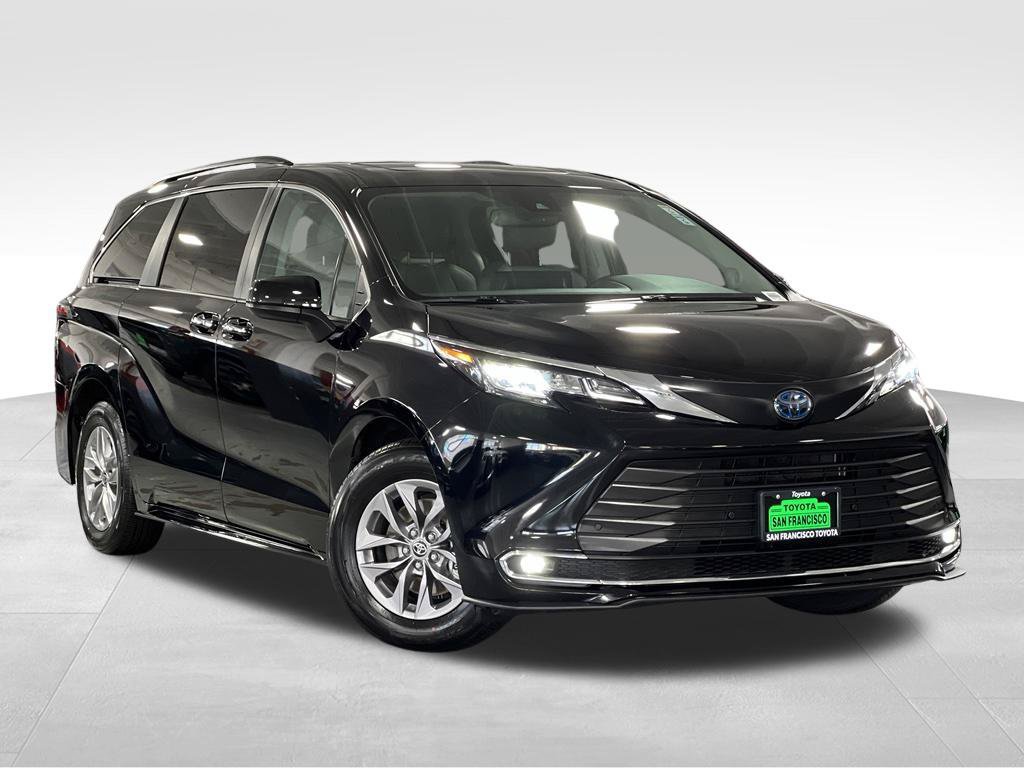 Certified 2023 Toyota Sienna XLE w/ XLE Plus Package FWD image 6