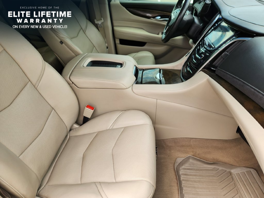 Used 2020 Cadillac Escalade Premium Luxury AWD/4WD image 12