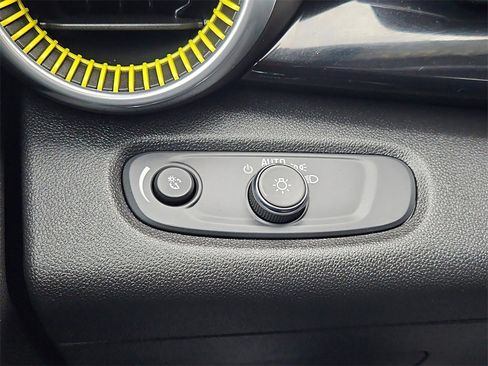 Certified 2025 Chevrolet Trax ACTIV w/ Sunroof Package image 17