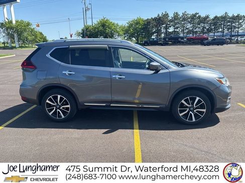 Used 2019 Nissan Rogue SL w/ Premium Package AWD/4WD image 2