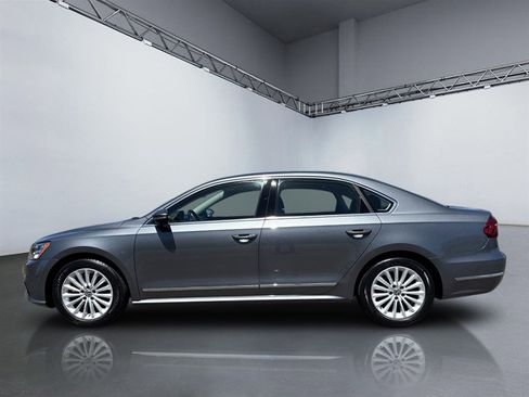 Used 2017 Volkswagen Passat 1.8T SE FWD image 2