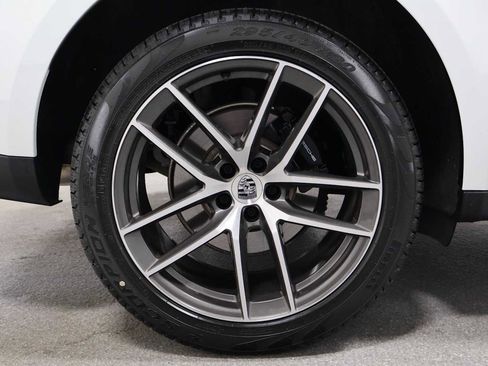 Used 2026 Porsche Macan AWD/4WD image 38