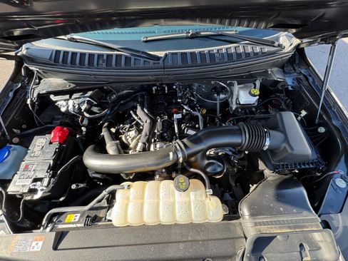 Used 2024 Ford Expedition XLT AWD/4WD image 21