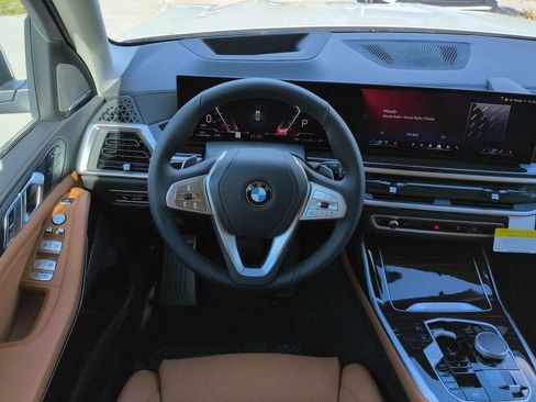 New 2027 BMW X7 xDrive40i w/ Premium Package AWD/4WD image 16