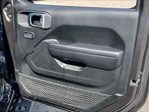 Used 2018 Jeep Wrangler Unlimited Sport S AWD/4WD image 23