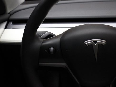 Used 2022 Tesla Model Y Long Range image 37