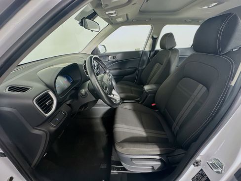 Used 2023 Hyundai Venue SEL image 13