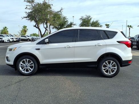 Certified 2019 Ford Escape SE FWD image 2