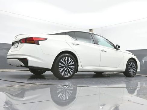 Used 2025 Nissan Altima 2.5 SV FWD image 43