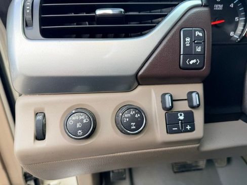 Used 2015 Chevrolet Tahoe LTZ AWD/4WD image 13