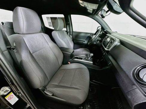 Used 2019 Toyota Tacoma TRD Sport AWD/4WD image 29