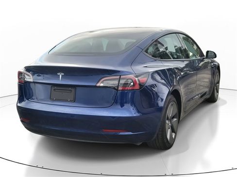 Used 2023 Tesla Model 3 Standard Range image 4