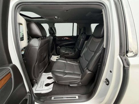 Used 2017 Cadillac Escalade ESV Luxury image 25