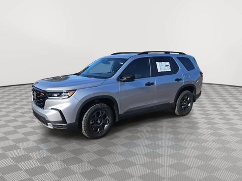 New 2025 Honda Pilot TrailSport image 4