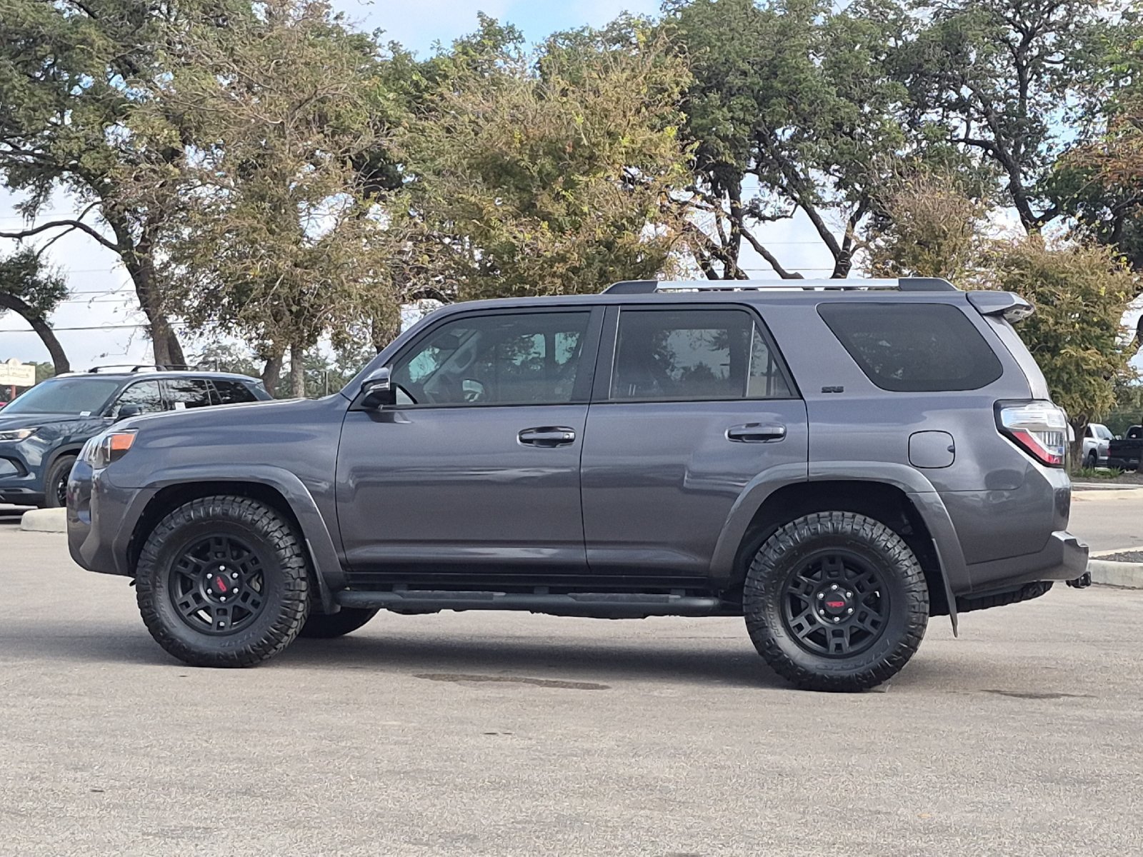 Used 2022 Toyota 4Runner SR5 Premium RWD image 2