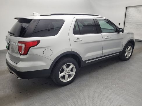 Used 2016 Ford Explorer XLT image 10
