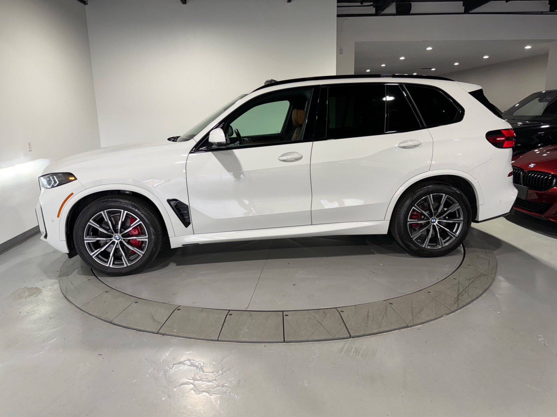 Used 2026 BMW X5 xDrive40i w/ M Sport Package AWD/4WD image 12