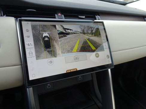 New 2025 Land Rover Discovery Sport S image 4