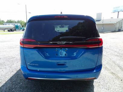 New 2027 Chrysler Pacifica Select