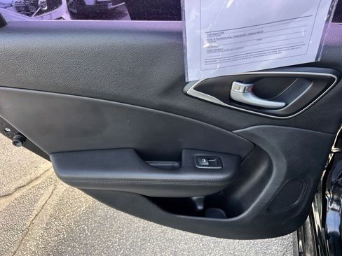 Used 2017 Chrysler 200 Limited Platinum FWD image 21