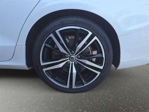 Used 2022 Volvo S60 T8 R-Design Expression w/ Premium Package image 31