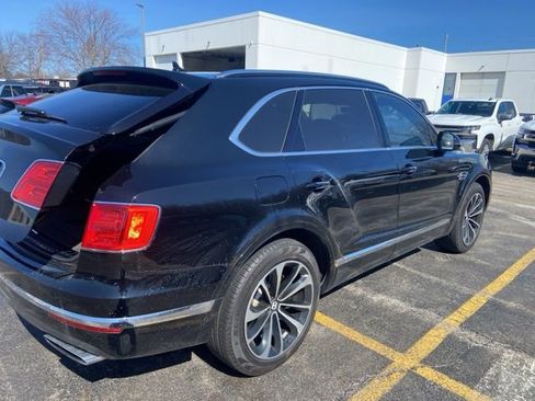 Used 2018 Bentley Bentayga image 17