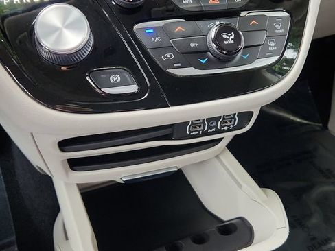 Used 2022 Chrysler Voyager LX FWD image 45