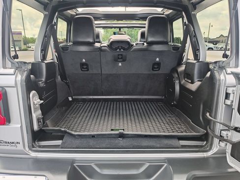 Used 2021 Jeep Wrangler Unlimited Sahara AWD/4WD image 9