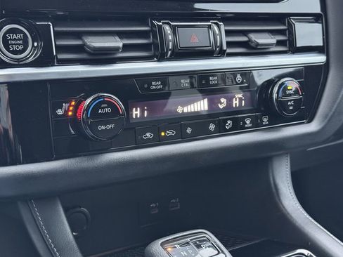 Used 2022 Nissan Pathfinder SL image 28