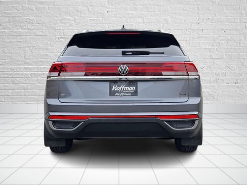 Used 2024 Volkswagen Atlas Cross Sport SE image 5