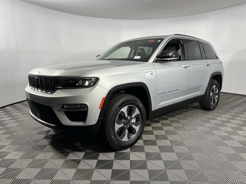 Certified 2022 Jeep Grand Cherokee Limited 4xe w/ Luxury Tech Group II image 3