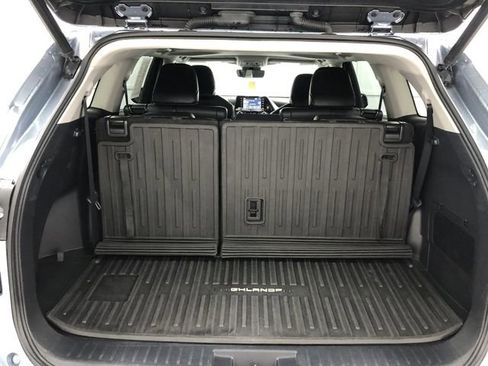 Used 2021 Toyota Highlander XLE image 25