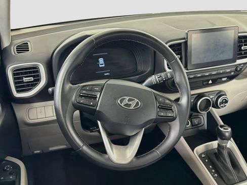 Used 2025 Hyundai Venue SEL FWD image 18