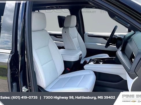 Used 2025 Chevrolet Suburban Premier image 6