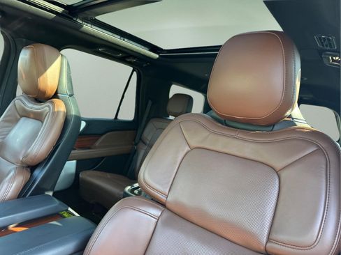 Used 2024 Lincoln Navigator Reserve AWD/4WD image 19