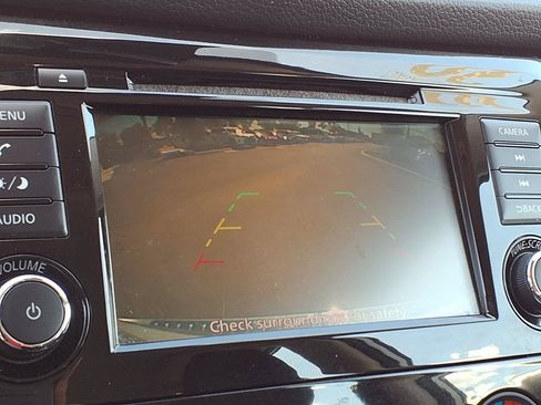 Used 2020 Nissan Rogue S FWD image 21