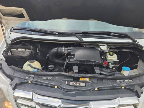 Used 2014 Freightliner Sprinter 2500 RWD image 30
